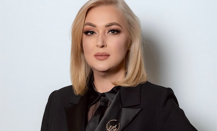 Ea este cea care a revoluționat domeniul hairstylingului din Republica Moldova. Povestea Victoriei Schimbător: „Pragul academiei mele l-au păsit cursanți din 59 de țări” - VIDEO
Ea este cea care a revoluționat domeniul hairstylingului din Republica Moldova. Povestea Victoriei Schimbător: „Pragul academiei mele l-au păsit cursanți din 59 de țări” - VIDEO