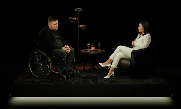 Accidentul care l-a țintuit într-un scaun cu rotile i-a schimbat viața într-un mod neașteptat. Povestea interpretului și antreprenorului Gheorghe Calancea: „Trebuie să vedem partea plină a paharului, dacă nu se întâmpla...” - VIDEO Accidentul care l-a țintuit într-un scaun cu rotile i-a schimbat viața într-un mod neașteptat. Povestea interpretului și antreprenorului Gheorghe Calancea: „Trebuie să vedem partea plină a paharului, dacă nu se întâmpla...” - VIDEO