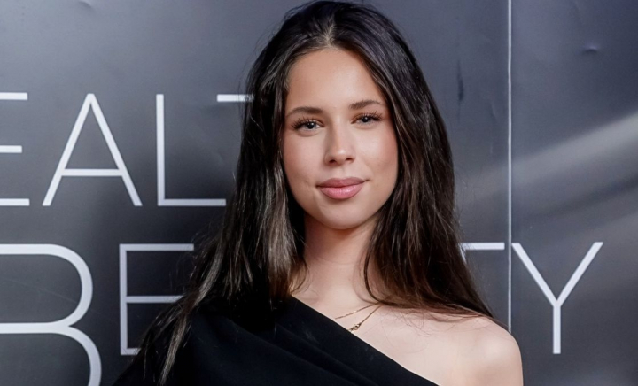 Violeta Bănică, imagini emoționante cu părinții de la absolvirea liceului. Andreea Marin și Stefan Bănică, apariție rară împreună - FOTO Violeta Bănică, imagini emoționante cu părinții de la absolvirea liceului. Andreea Marin și Stefan Bănică, apariție rară împreună - FOTO