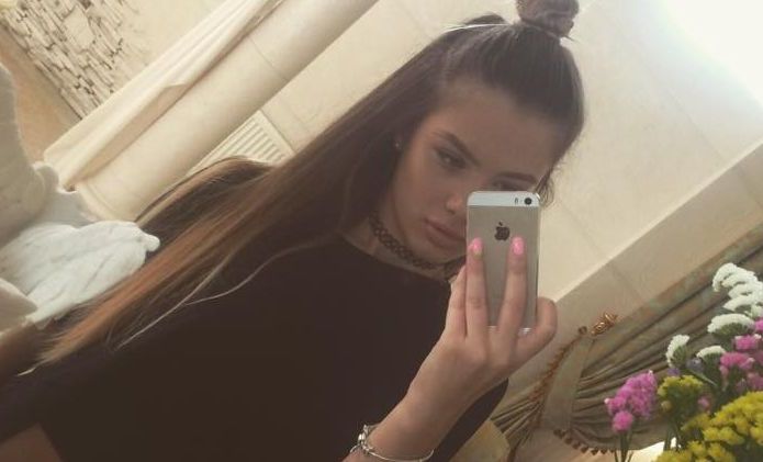 O recunoști? Fetița din imagine este acum una dintre cele mai frumoase moldovence - FOTO O recunoști? Fetița din imagine este acum una dintre cele mai frumoase moldovence - FOTO