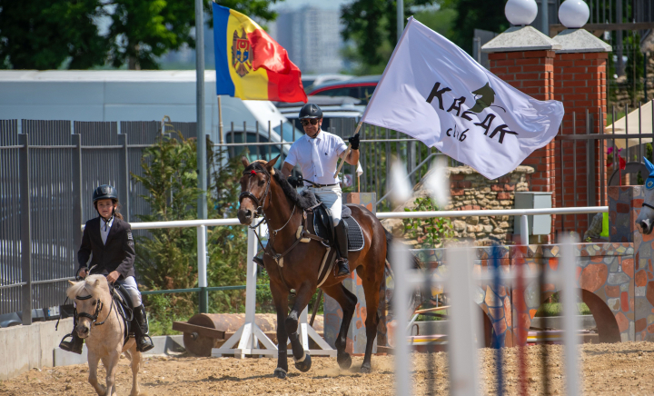 Emoții și multă adrenalină la Cupa Națională de Hipism! Imagini inedite de la evenimentul organizat de Kazak Club - VIDEO Emoții și multă adrenalină la Cupa Națională de Hipism! Imagini inedite de la evenimentul organizat de Kazak Club - VIDEO