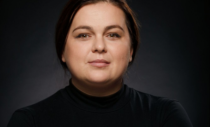 Între visul de a ajunge la Hollywood și realitatea dură din satele Moldovei! Povestea Polinei Cupcea, desemnată în 2018 și 2022 cea mai bună jurnalistă din țară - VIDEO Între visul de a ajunge la Hollywood și realitatea dură din satele Moldovei! Povestea Polinei Cupcea, desemnată în 2018 și 2022 cea mai bună jurnalistă din țară - VIDEO