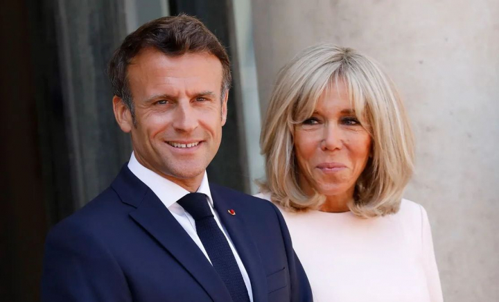 Soții Macron, apariție neașteptată după incidentul din avion. Brigitte, total schimbată - FOTO Soții Macron, apariție neașteptată după incidentul din avion. Brigitte, total schimbată - FOTO