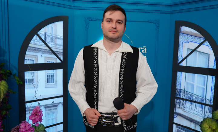 Ai mai văzut vreun interpret care își montează singur videoclipurile? Fă cunoștință cu Vasile Hariton: „Recunosc că trebuia să o lansez un pic mai devreme, dar...” - VIDEO Ai mai văzut vreun interpret care își montează singur videoclipurile? Fă cunoștință cu Vasile Hariton: „Recunosc că trebuia să o lansez un pic mai devreme, dar...” - VIDEO