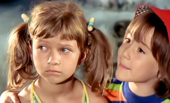 Recunoști fetița drăguță din imagine? A jucat într-un film legendar, însă a avut un destin crunt. A fost răpită de un deținut și a murit la 34 de ani Recunoști fetița drăguță din imagine? A jucat într-un film legendar, însă a avut un destin crunt. A fost răpită de un deținut și a murit la 34 de ani