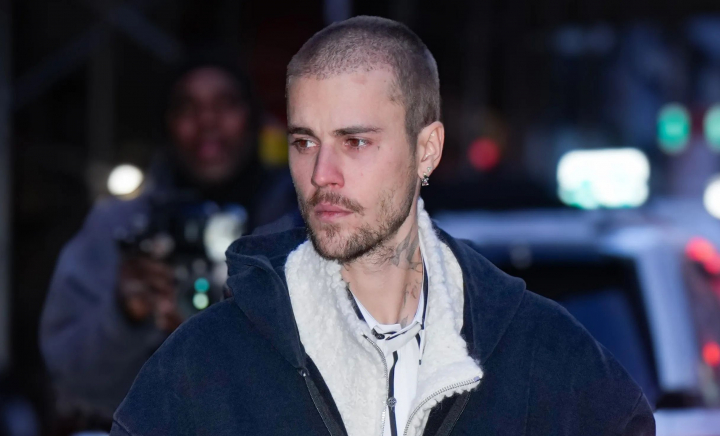 Fanii își fac din nou griji pentru Justin Bieber. Artistul, reacție dură în fața paparazzilor Fanii își fac din nou griji pentru Justin Bieber. Artistul, reacție dură în fața paparazzilor