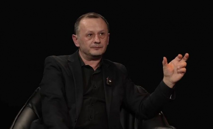 Viorel Burlacu - totul despre singurătate, divorț și plecarea la București: „Eu am lipsit, nu făceam față la...” - VIDEO Viorel Burlacu - totul despre singurătate, divorț și plecarea la București: „Eu am lipsit, nu făceam față la...” - VIDEO