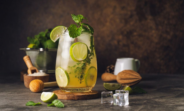 Limonadă cu busuioc - tot ce ai nevoie într-o zi toridă de vară! Nutriționista Carolina Costin îți spune cum să o faci, dar și ce benefii are pentru organismul tău - VIDEO Limonadă cu busuioc - tot ce ai nevoie într-o zi toridă de vară! Nutriționista Carolina Costin îți spune cum să o faci, dar și ce benefii are pentru organismul tău - VIDEO