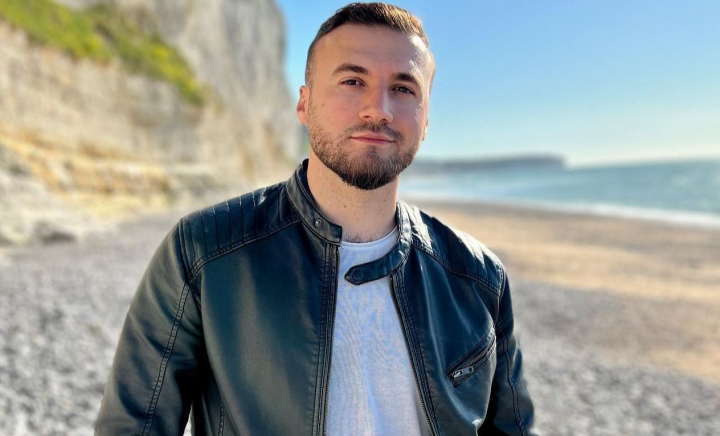 Dumitru Mîțu, pe cea mai prestigioasă scenă de operă din Olanda! Ce înseamnă această experiență pentru el, dar și cum a făcut față noilor provocări: „Lucrează concomitent peste 140 de artiști” - VIDEO Dumitru Mîțu, pe cea mai prestigioasă scenă de operă din Olanda! Ce înseamnă această experiență pentru el, dar și cum a făcut față noilor provocări: „Lucrează concomitent peste 140 de artiști” - VIDEO