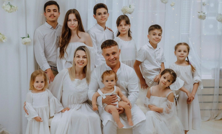 Cine e cel mai cuminte, dar și cel mai mâncăcios? Soții Marina și Teodor Cârnaț răspund sincer la cele mai amuzante întrebări de familie - VIDEO Cine e cel mai cuminte, dar și cel mai mâncăcios? Soții Marina și Teodor Cârnaț răspund sincer la cele mai amuzante întrebări de familie - VIDEO