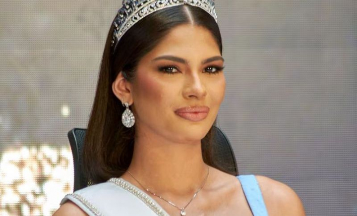 Câștigătoarea Miss Universe 2023, criticată pentru „ținuta de prost gust” afișată la premiera Squid Game - FOTO Câștigătoarea Miss Universe 2023, criticată pentru „ținuta de prost gust” afișată la premiera Squid Game - FOTO