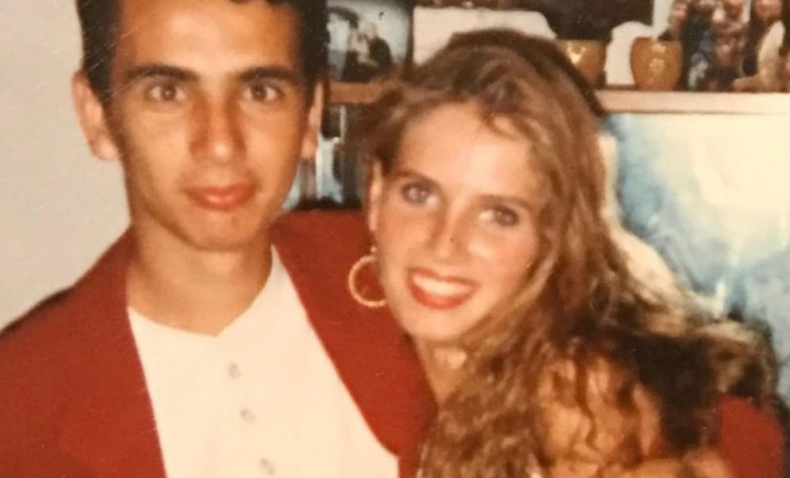 Îi recunoști pe cei doi îndrăgostiți? Tocmai au împlinit 17 ani de căsnicie și formează un cuplu adorat: „Sunteți un exemplu! Cea mai frumoasă pereche” - FOTO Îi recunoști pe cei doi îndrăgostiți? Tocmai au împlinit 17 ani de căsnicie și formează un cuplu adorat: „Sunteți un exemplu! Cea mai frumoasă pereche” - FOTO