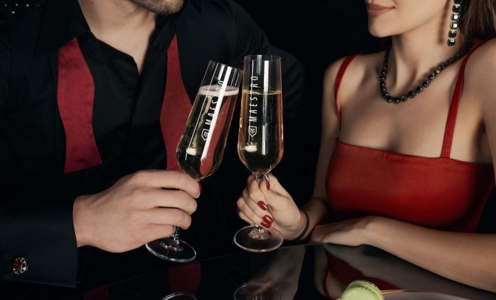 Spumant, zâmbete și povești de succes! Așa au sărbătorit familia Apriori cei 10 ani de excelență - VIDEO Spumant, zâmbete și povești de succes! Așa au sărbătorit familia Apriori cei 10 ani de excelență - VIDEO