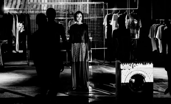 Designerul vestimentar Cătălina Vasiliu a revenit acasă pentru a transforma visul în realitate. Cum a luat naștere brandul „Contradraft”: „Aveam o goliciune interioară, pentru că...” - VIDEO Designerul vestimentar Cătălina Vasiliu a revenit acasă pentru a transforma visul în realitate. Cum a luat naștere brandul „Contradraft”: „Aveam o goliciune interioară, pentru că...” - VIDEO