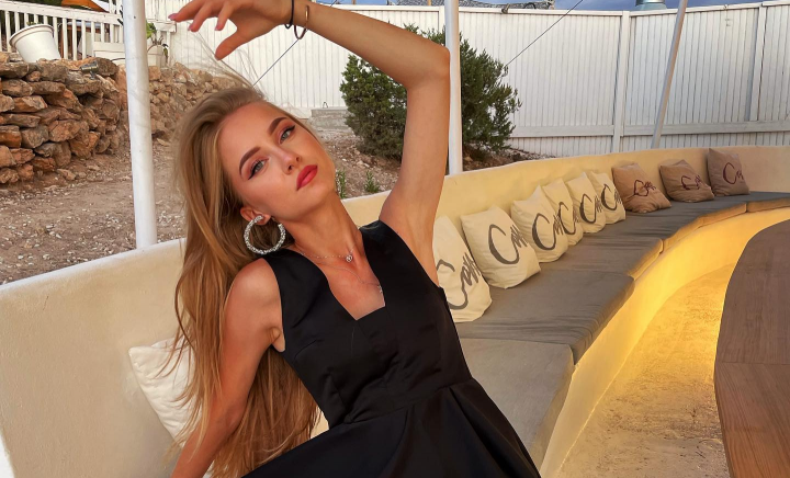 Adio, păr lung! Cum arată naista Adriana Babin după ce s-a tuns scurt - VIDEO Adio, păr lung! Cum arată naista Adriana Babin după ce s-a tuns scurt - VIDEO