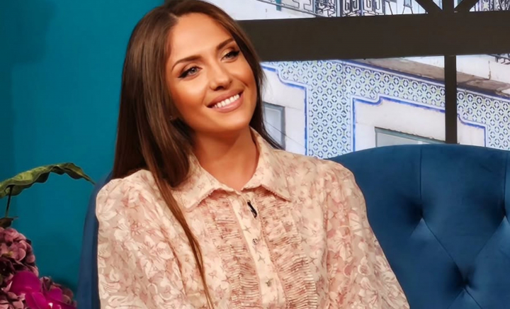 Elena Javelea - o mămică împlinită! Interpreta a dezvăluit motivul pentru care a ales acum un an să țină secret faptul că este însărcinată - VIDEO