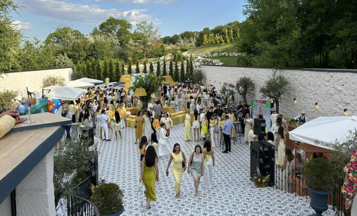 Primele imagini de la petrecerea Perfecte.md! Cine a fost gazda și care a fost dress code-ul evenimentului - VIDEO Primele imagini de la petrecerea Perfecte.md! Cine a fost gazda și care a fost dress code-ul evenimentului - VIDEO