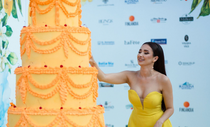 Iulia Deliu - petrecere cu bucluc! Prezentatoarea evenimentului Perfecte.md a căzut în tort cu doar câteva minute înainte de sosirea invitaților - FOTO/VIDEO Iulia Deliu - petrecere cu bucluc! Prezentatoarea evenimentului Perfecte.md a căzut în tort cu doar câteva minute înainte de sosirea invitaților - FOTO/VIDEO