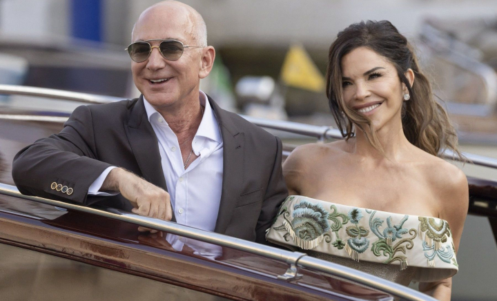 „Nunta secolului”, în imagini și cifre. Cât ar cheltui Jeff Bezos și Lauren Sánchez pentru cele 3 zile fastuoase din Veneția „Nunta secolului”, în imagini și cifre. Cât ar cheltui Jeff Bezos și Lauren Sánchez pentru cele 3 zile fastuoase din Veneția
