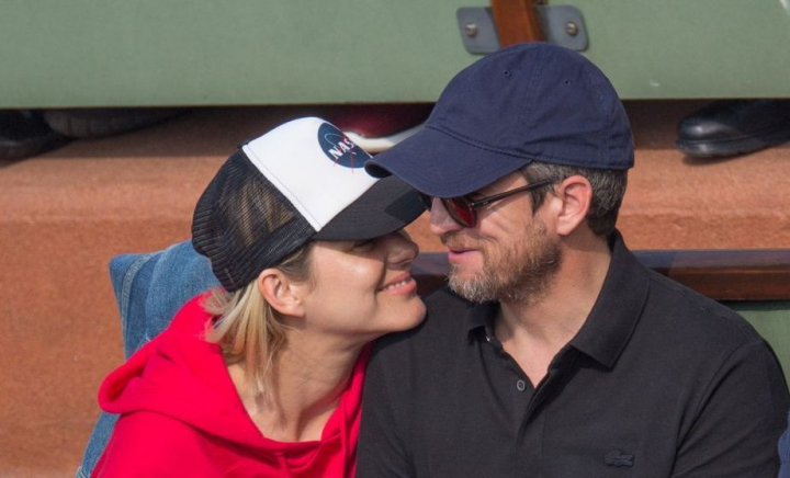 După opt filme, doi copii și 18 ani împreună, unul dintre cele mai iubite cupluri de la Hollywood e istorie! Anunțul șoc făcut de cei doi actori celebri După opt filme, doi copii și 18 ani împreună, unul dintre cele mai iubite cupluri de la Hollywood e istorie! Anunțul șoc făcut de cei doi actori celebri