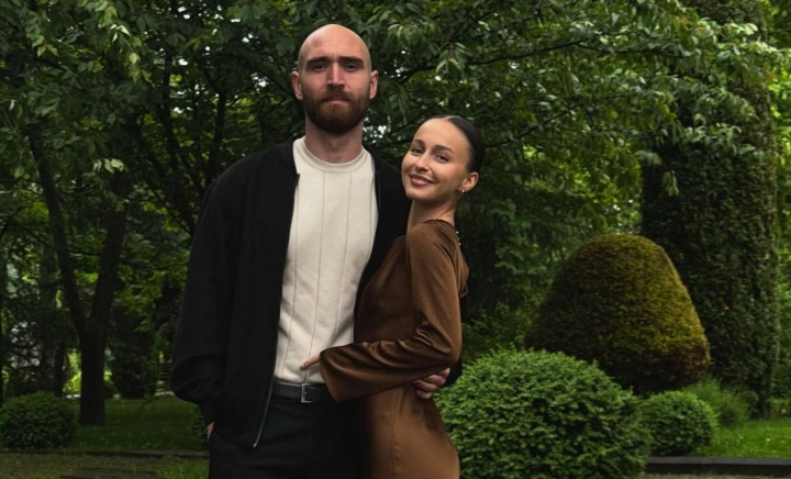 Îl împiedică cariera muzicală să-și trăiască povestea de iubire? Feoctist, dezvăluiri despre relația cu Ilinca Bostănaru: „Eu când sunt liber, ea e la lucru” - VIDEO Îl împiedică cariera muzicală să-și trăiască povestea de iubire? Feoctist, dezvăluiri despre relația cu Ilinca Bostănaru: „Eu când sunt liber, ea e la lucru” - VIDEO