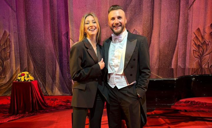 „O zi cât un an”! Iuliana Maranciuc a zburat la Amsterdam pentru a admira spectacolul în care joacă soțul său, tenorul Dumitru Mîțu - FOTO/VIDEO „O zi cât un an”! Iuliana Maranciuc a zburat la Amsterdam pentru a admira spectacolul în care joacă soțul său, tenorul Dumitru Mîțu - FOTO/VIDEO