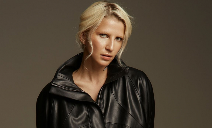 Față în față cu hate-ul! Cum răspunde Dara valului de critici legate de aspectul fizic și de ținutele purtate pe scenă - VIDEO Față în față cu hate-ul! Cum răspunde Dara valului de critici legate de aspectul fizic și de ținutele purtate pe scenă - VIDEO