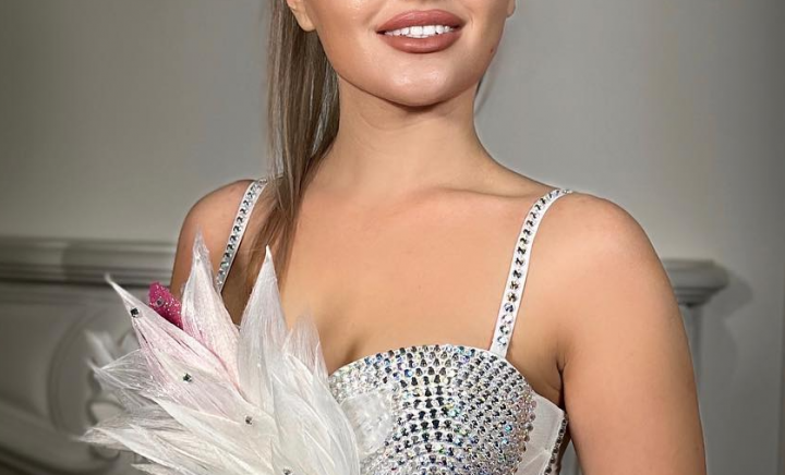 Cadou de zeci de mii de euro din partea soțului! Cine este interpreta de la noi care a primit o mașină pe care mulți și-ar dori-o - VIDEO Cadou de zeci de mii de euro din partea soțului! Cine este interpreta de la noi care a primit o mașină pe care mulți și-ar dori-o - VIDEO