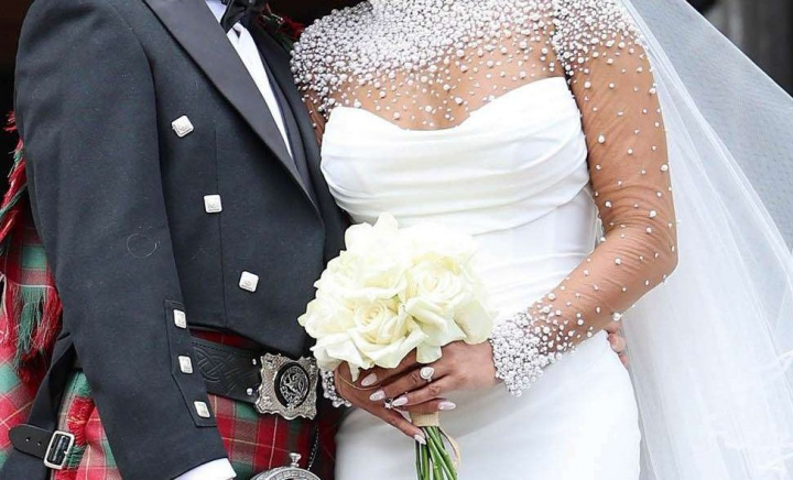 Ea este vedeta care s-a căsătorit pentru a treia oară. Soțul acesteia e cu 13 ani mai tânăr - FOTO Ea este vedeta care s-a căsătorit pentru a treia oară. Soțul acesteia e cu 13 ani mai tânăr - FOTO