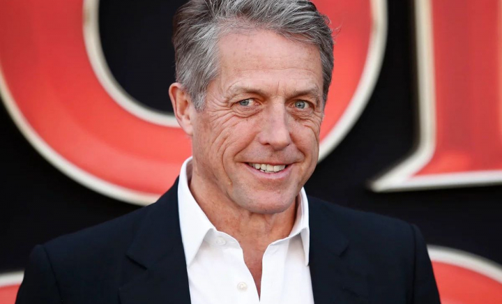 Hugh Grant, surprins când a adormit lângă Regina Camilla în timpul meciului lui Novak Djokovic - FOTO Hugh Grant, surprins când a adormit lângă Regina Camilla în timpul meciului lui Novak Djokovic - FOTO