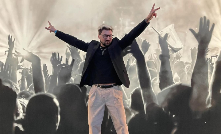 Cum a ajuns un student la matematică și informatică să devină unul dintre cei mai căutați hair stiliști din Moldova. Povestea lui Ion Țurcan: „Nu mă vedeam profesor” - VIDEO Cum a ajuns un student la matematică și informatică să devină unul dintre cei mai căutați hair stiliști din Moldova. Povestea lui Ion Țurcan: „Nu mă vedeam profesor” - VIDEO