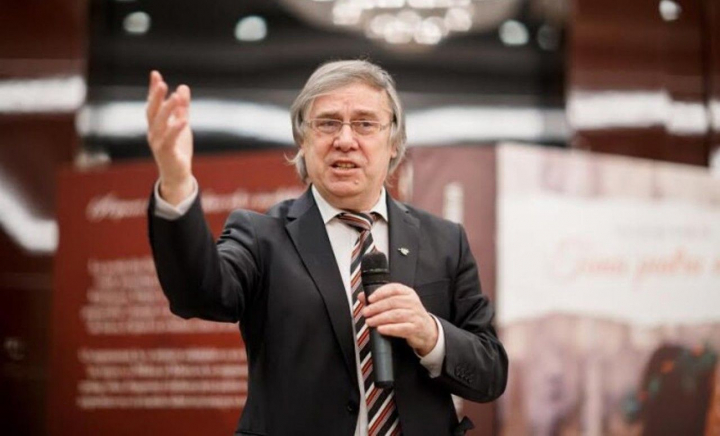 Nicoleta Fiodorov - îndurerată la mormântul lui Nicolae Dabija. Iată mesajul emoționant transmis pe online de fina de botez a marelui scriitor Nicoleta Fiodorov - îndurerată la mormântul lui Nicolae Dabija. Iată mesajul emoționant transmis pe online de fina de botez a marelui scriitor