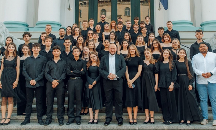Chișinăul a găzduit un eveniment de excepție: unul dintre cei mai renumiți dirijori britanici a urcat pe scena celei de-a 14-a ediții a concertului „Beethoven Evening”. Cum a fost atmosfera acolo - VIDEO Chișinăul a găzduit un eveniment de excepție: unul dintre cei mai renumiți dirijori britanici a urcat pe scena celei de-a 14-a ediții a concertului „Beethoven Evening”. Cum a fost atmosfera acolo - VIDEO