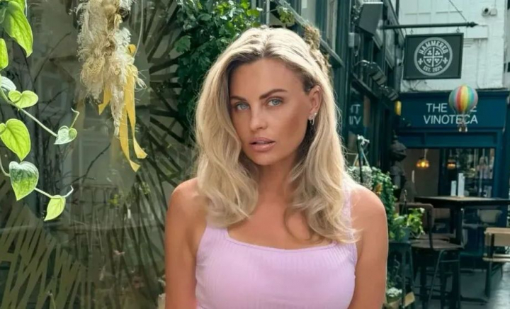 Drama unei femei: „Împlinesc 44 de ani și arăt mai tânără decât fiica mea, care îmbătrânește foarte urât”. Cum arată fiica, în vârstă de 20 de ani