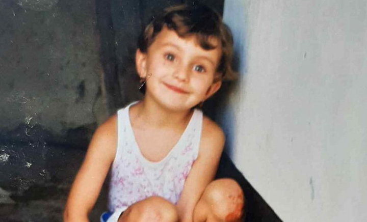 Se visa veterinar sau chirurg, dar a ajuns la pupitrul știrilor! Fetița din imagine este una dintre vedetele Pro TV Chișinău - FOTO Se visa veterinar sau chirurg, dar a ajuns la pupitrul știrilor! Fetița din imagine este una dintre vedetele Pro TV Chișinău - FOTO