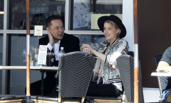 Noi detalii despre povestea toxică de iubire dintre Elon Musk și Amber Heard. Miliardarul, devastat după ce a fost părăsit de actriță: „A durut rău”
Noi detalii despre povestea toxică de iubire dintre Elon Musk și Amber Heard. Miliardarul, devastat după ce a fost părăsit de actriță: „A durut rău”