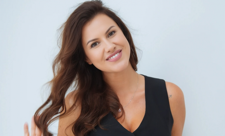 A lucrat pentru una dintre cele mai mari companii aeriene din lume, dar a renunțat la carieră în numele iubirii! Povestea impresionantă a moldovencei Cristina Lungu - VIDEO A lucrat pentru una dintre cele mai mari companii aeriene din lume, dar a renunțat la carieră în numele iubirii! Povestea impresionantă a moldovencei Cristina Lungu - VIDEO