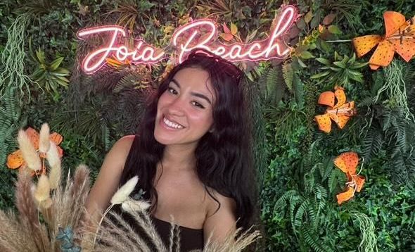 Ea e tânăra care are o relație cu un pensionar de 76 de ani: „Ai mei spun că îmi distrug viața, dar eu știu cât sunt de fericită” - FOTO Ea e tânăra care are o relație cu un pensionar de 76 de ani: „Ai mei spun că îmi distrug viața, dar eu știu cât sunt de fericită” - FOTO