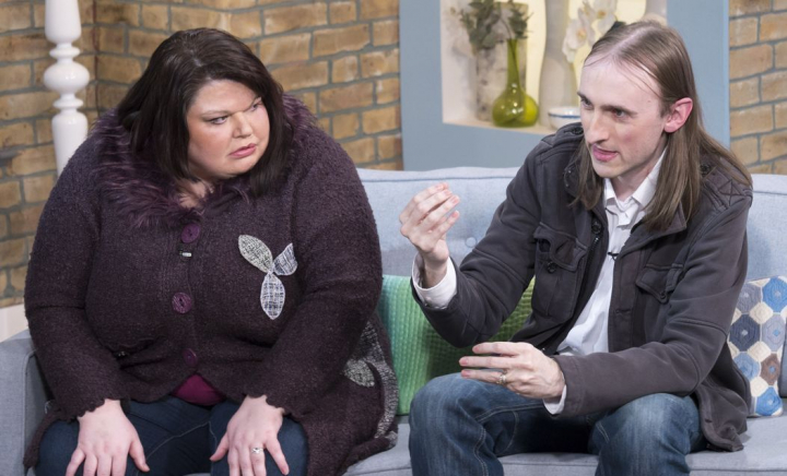 „Cea mai geloasă femeie din lume” își testează soțul la detectorul de minciuni după fiecare ieșire! Motivul hilar pentru care nu-i dă voie să se uite la TV - FOTO „Cea mai geloasă femeie din lume” își testează soțul la detectorul de minciuni după fiecare ieșire! Motivul hilar pentru care nu-i dă voie să se uite la TV - FOTO