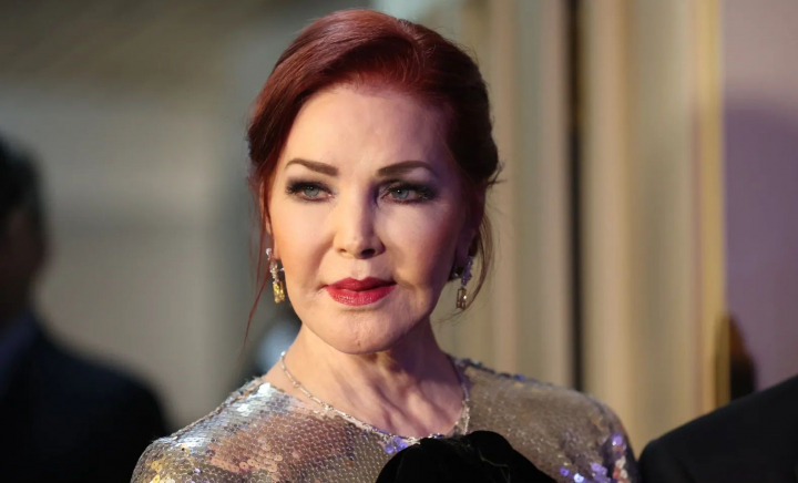 Priscilla Presley, doborâtă de greutățile vieții. Cum a fost surprinsă de paparazzi - FOTO Priscilla Presley, doborâtă de greutățile vieții. Cum a fost surprinsă de paparazzi - FOTO