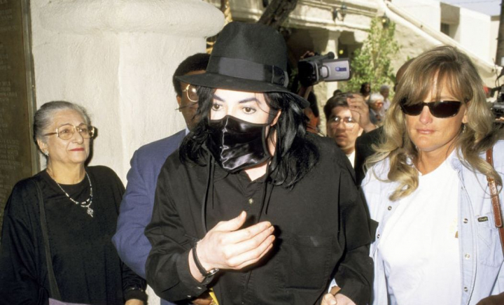 Puțini și-o mai amintesc pe cea de-a doua soție a lui Michael Jackson. Cum arată Debbie Rowe la 66 de ani, după ce a învins cancerul - FOTO Puțini și-o mai amintesc pe cea de-a doua soție a lui Michael Jackson. Cum arată Debbie Rowe la 66 de ani, după ce a învins cancerul - FOTO