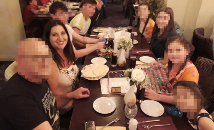 O femeie, mama a șase copii, și-a părăsit familia pentru o nouă viață în Cipru: „Bărbații fac asta tot timpul, femeile de ce n-ar putea?” O femeie, mama a șase copii, și-a părăsit familia pentru o nouă viață în Cipru: „Bărbații fac asta tot timpul, femeile de ce n-ar putea?”