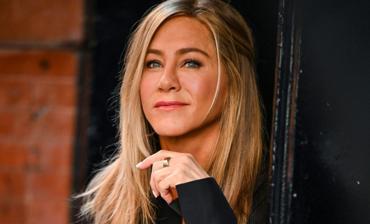 La 7 ani de la divorțul de Justin Theroux, Jennifer Aniston iubește din nou! Cum au surprins-o paparazzii alături de noul iubit - FOTO La 7 ani de la divorțul de Justin Theroux, Jennifer Aniston iubește din nou! Cum au surprins-o paparazzii alături de noul iubit - FOTO