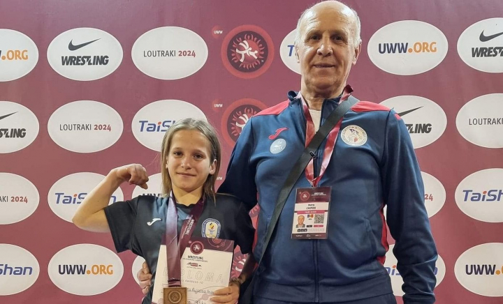 La doar 13 ani a obținut titlul de vicecampioană europeană la lupte libere! Povestea Rusalinei Portaru - FOTO La doar 13 ani a obținut titlul de vicecampioană europeană la lupte libere! Povestea Rusalinei Portaru - FOTO