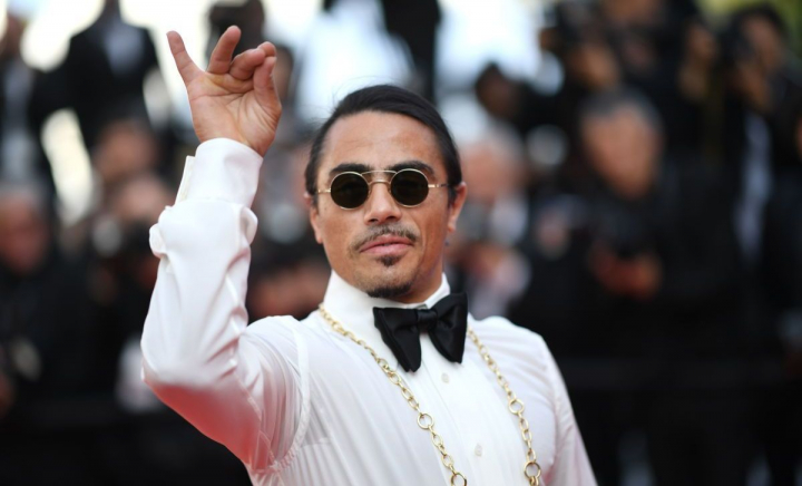 În urmă cu câțiva ani era un superstar și bucătarul vedetor! Cum a trecut Salt Bae de la un fenomen viral la o figură cu restaurante goale și critici dure - FOTO În urmă cu câțiva ani era un superstar și bucătarul vedetor! Cum a trecut Salt Bae de la un fenomen viral la o figură cu restaurante goale și critici dure - FOTO