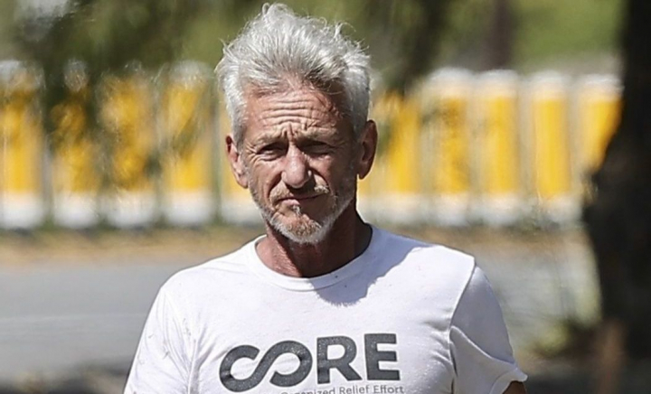 Îl recunoști la 74 de ani și îmbrăcat… de șantier? A fost unul dintre marii cuceritori de la Hollywood, iar acum are o iubită moldoveancă cu 34 de ani mai tânără - FOTO Îl recunoști la 74 de ani și îmbrăcat… de șantier? A fost unul dintre marii cuceritori de la Hollywood, iar acum are o iubită moldoveancă cu 34 de ani mai tânără - FOTO