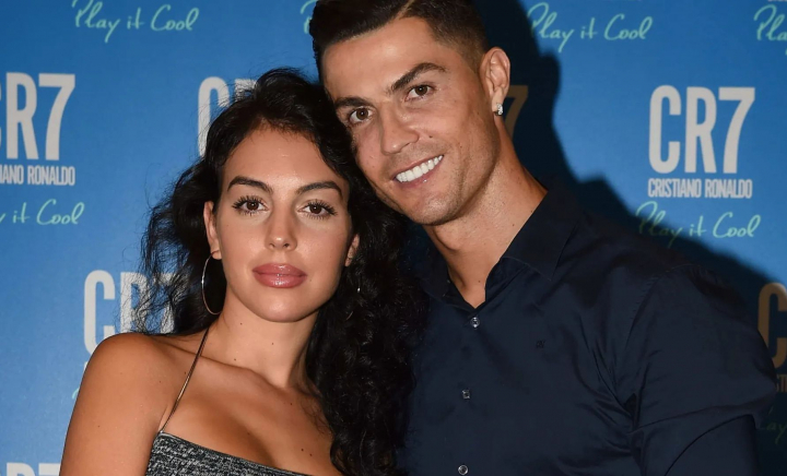 Preț uluitor pentru inelul uriaș al Georginei Rodriguez. Bijuteria arată pur și simplu răvășitor - FOTO Preț uluitor pentru inelul uriaș al Georginei Rodriguez. Bijuteria arată pur și simplu răvășitor - FOTO