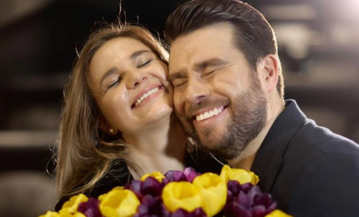 Pe ringul de luptă, în largul mării sau la cinema! Cele mai spectaculoase cereri în căsătorie ale vedetelor de la noi - FOTO/VIDEO Pe ringul de luptă, în largul mării sau la cinema! Cele mai spectaculoase cereri în căsătorie ale vedetelor de la noi - FOTO/VIDEO