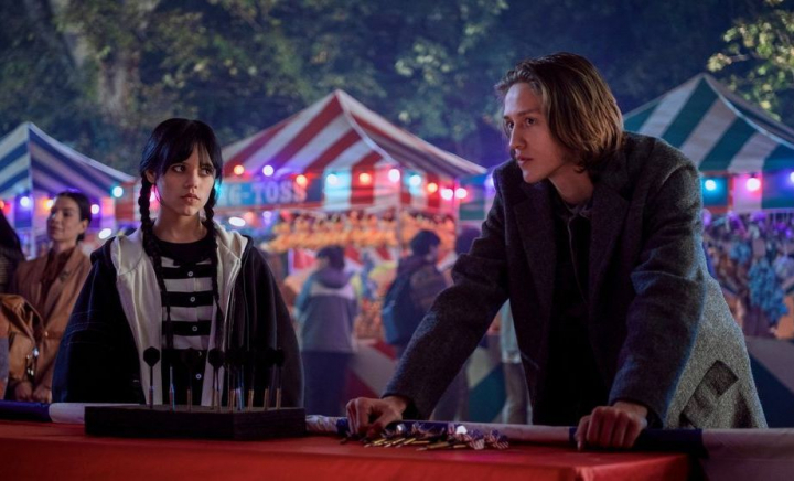 De la succes global la job într-un bar: povestea actorului din Wednesday care și-a distrus singur cariera De la succes global la job într-un bar: povestea actorului din Wednesday care și-a distrus singur cariera