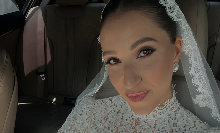 Emoții și un „fail” memorabil la nunta verișorului lui Emilian Crețu! Mirele și mireasa au căzut jos chiar înainte ca invitații să ajungă la eveniment. Iată cum au reacționat aceștia - FOTO/VIDEO Emoții și un „fail” memorabil la nunta verișorului lui Emilian Crețu! Mirele și mireasa au căzut jos chiar înainte ca invitații să ajungă la eveniment. Iată cum au reacționat aceștia - FOTO/VIDEO